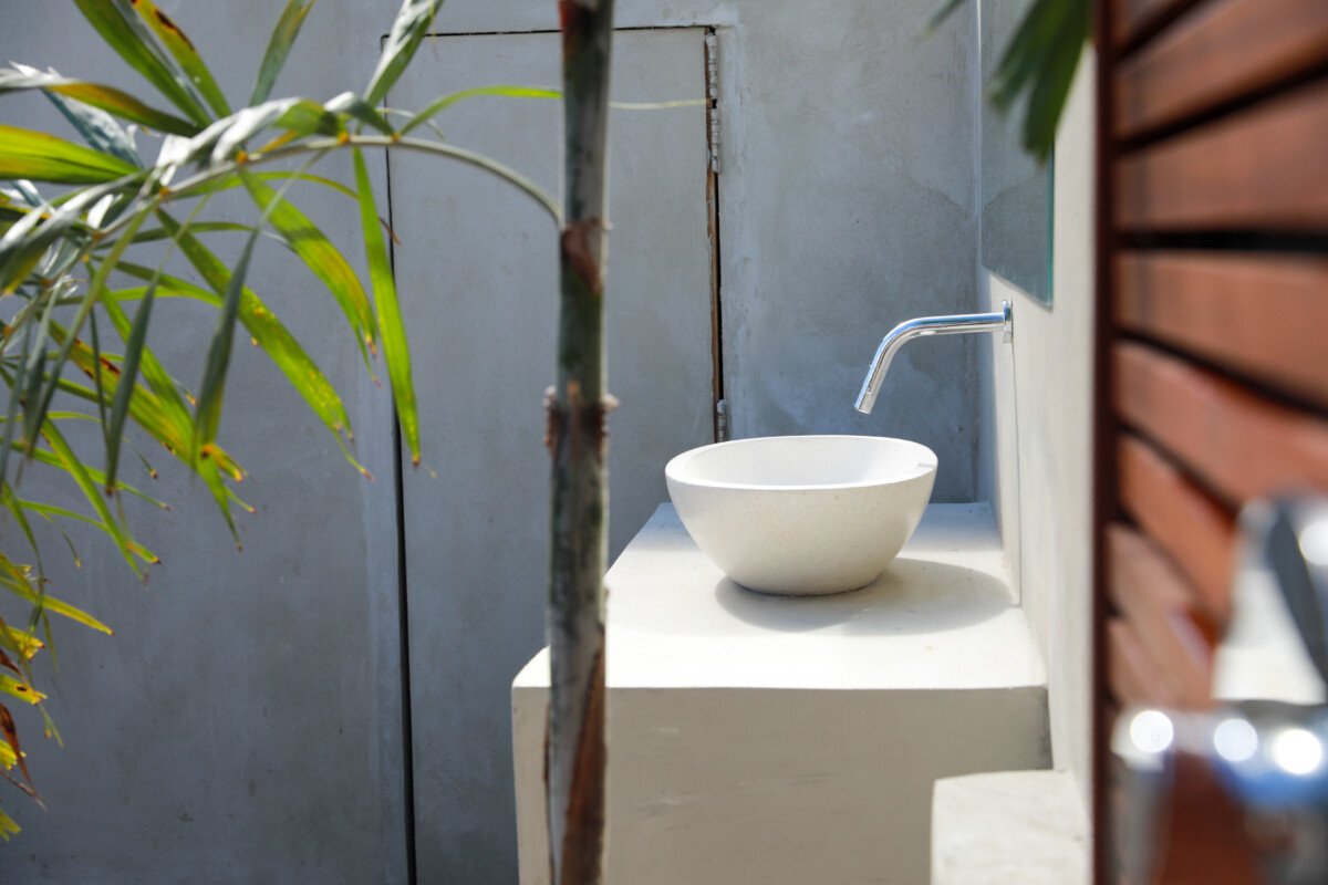 Villa Esmeralda Aruba Outdoor bathroom