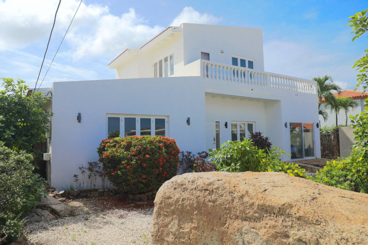 Front view Villa Esmeralda Aruba Holiday Home Aruba-1-2